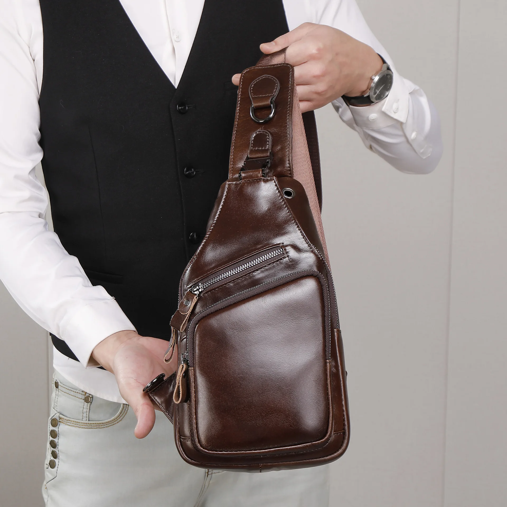 Men's Vintage Full-Grain Cowhide Chest Sling Bag Retro Crossbody Anti-Theft Bag with Expandable Compartments