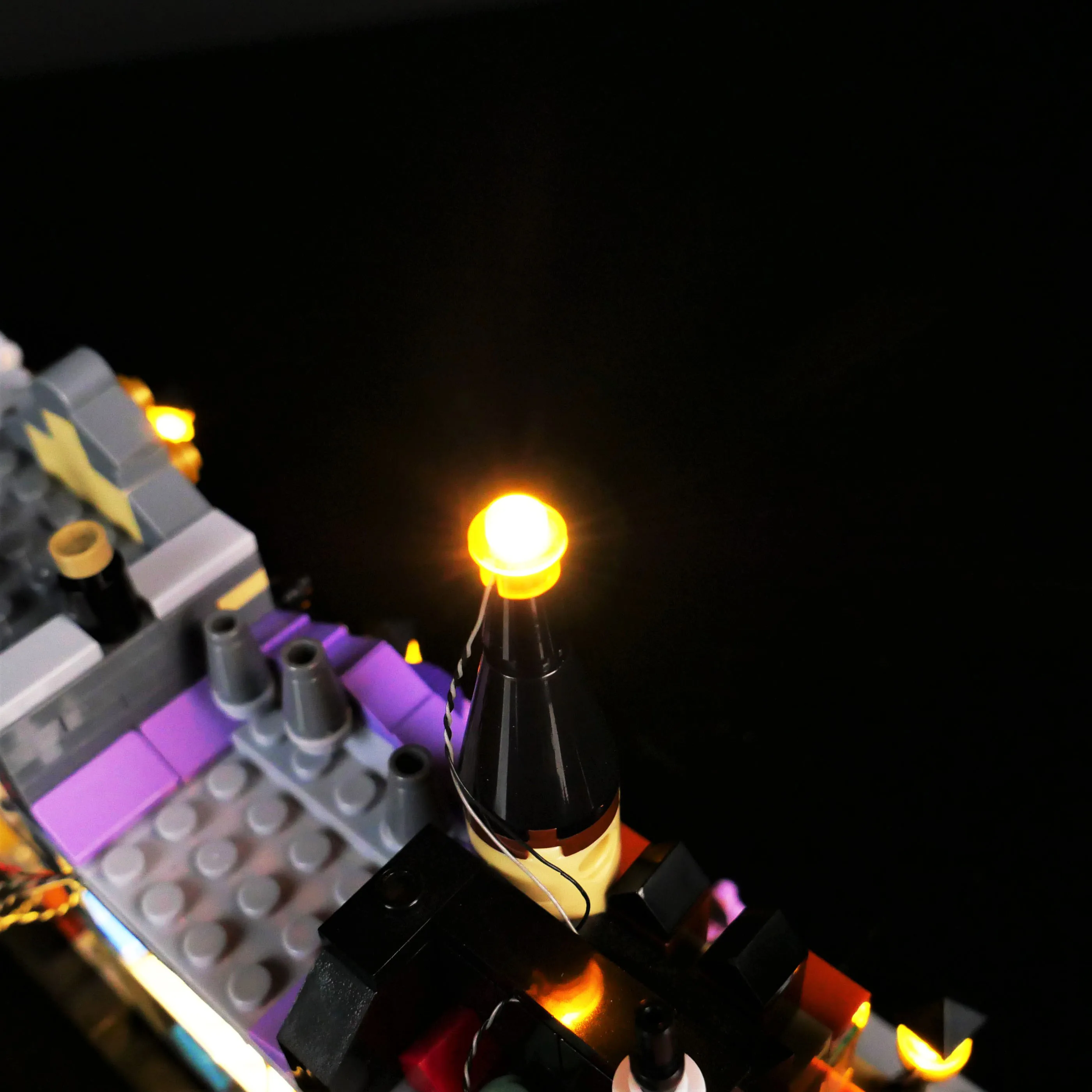 76444 Mini Diagon Alley Building Block LED مجموعة الإضاءة عن بعد الإضاءة الزخرفية لجامعات عرض النماذج (الأضواء فقط)