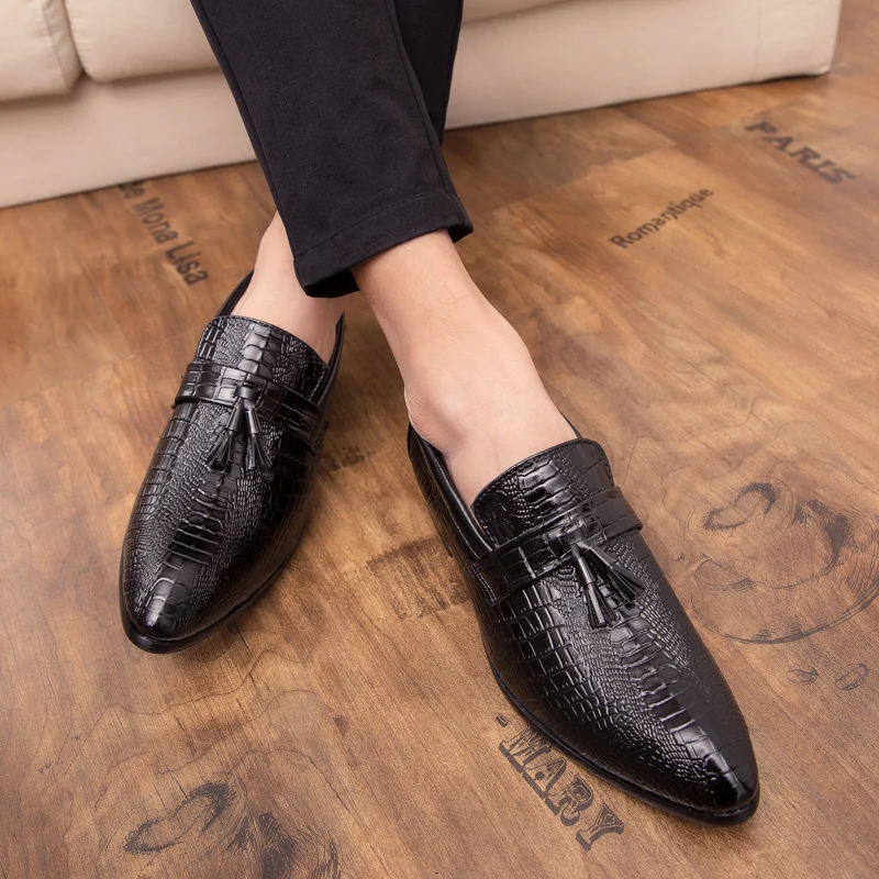 

Fashion Tassel Loafers Slip-On Loafers Men Casual Mules Shoes Driving Shoes Male Moccasins Pointed Banquet Social Shoes Big Size