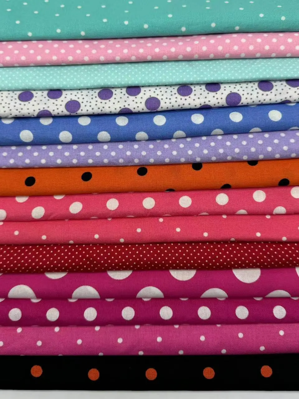 B33 Polka Dot Serie…