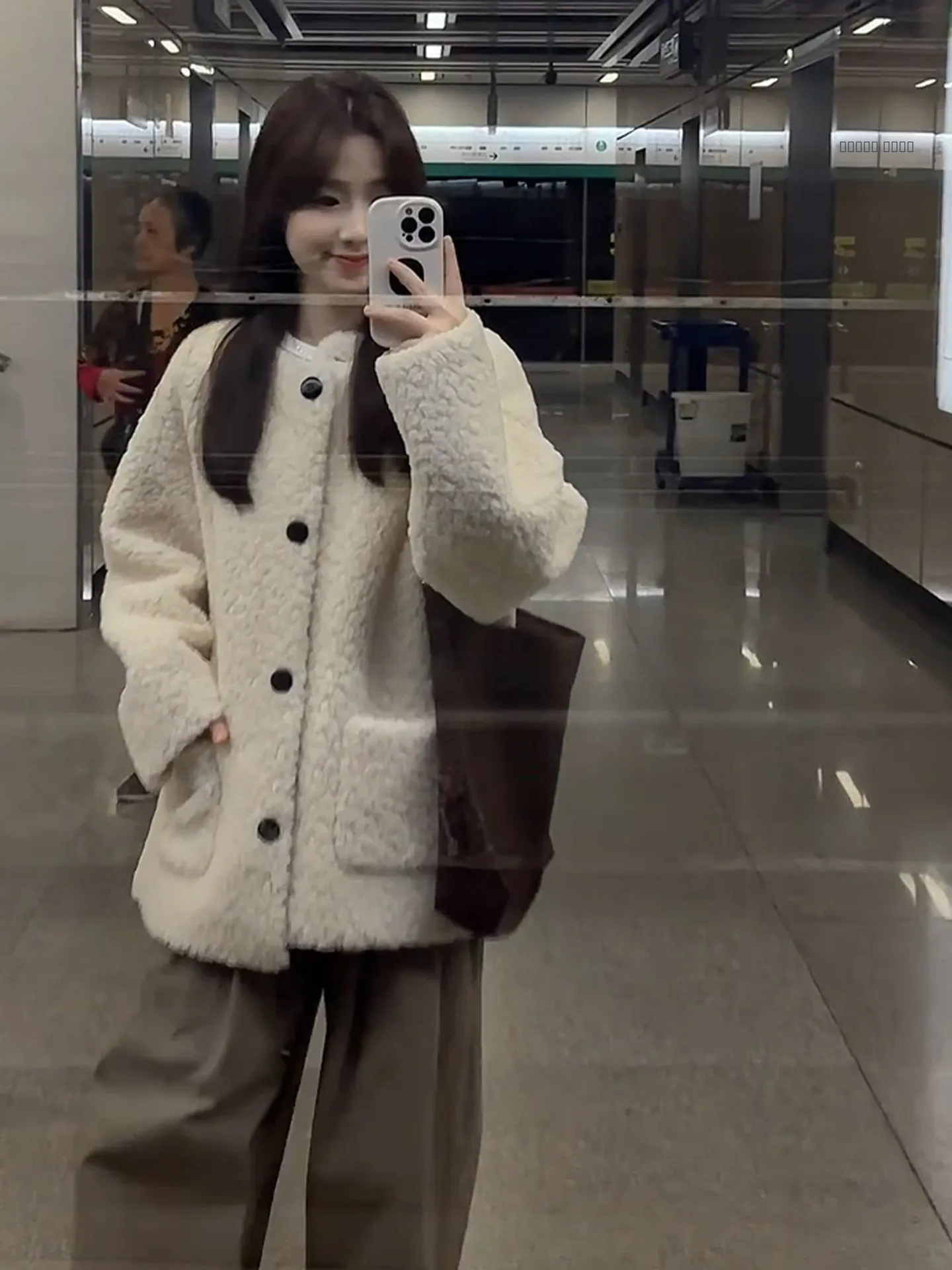 السيدات Thiened Fce لامب الفراء Jaet الدافئة الوقوف صالح ort ملابس خارجية الكورية Sle ألياف البوليستر ملابس يومية غير رسمية