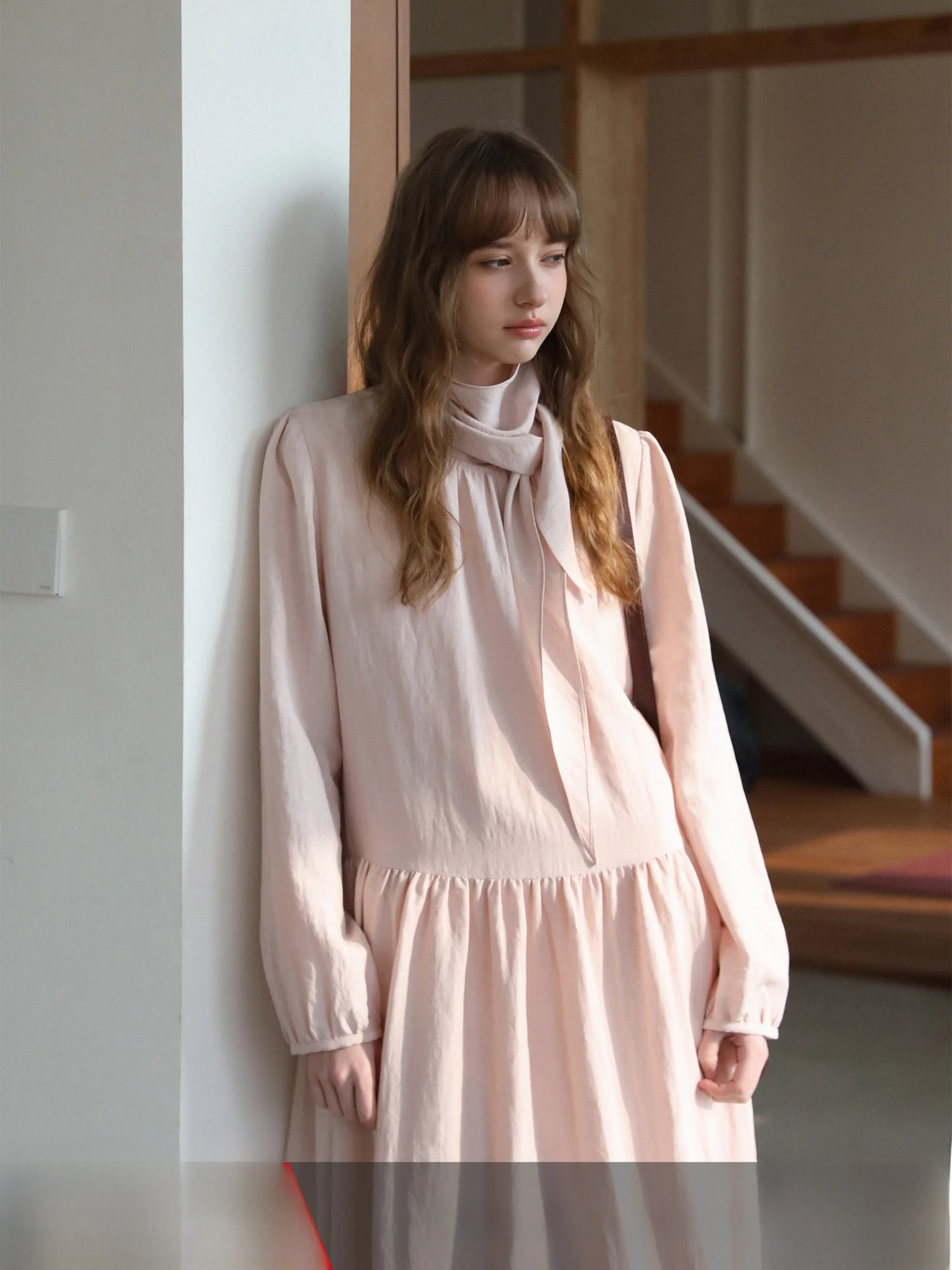 

MELLIIY Весна 2026: Нежное и мягкое женское платье с длинным рукавом, свободного кроя, с завышенной талией, H-образный силуэт, повседневное, розовое