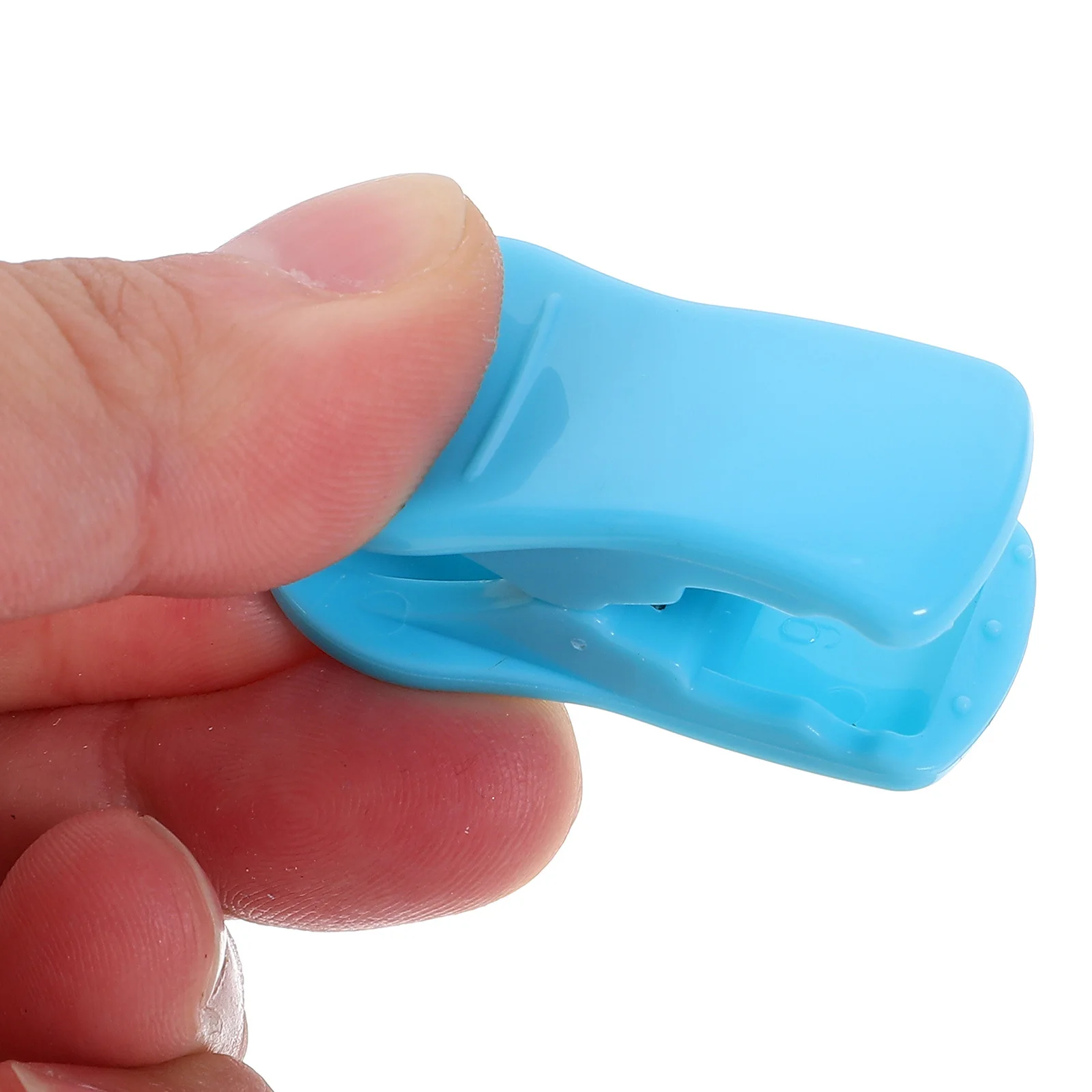 

6Pcs Clothes Clips Small Clothespins for Hanging Windproof Clothes Drying Clip Plastic Clamps for Towel Fabric Quilt Fastener