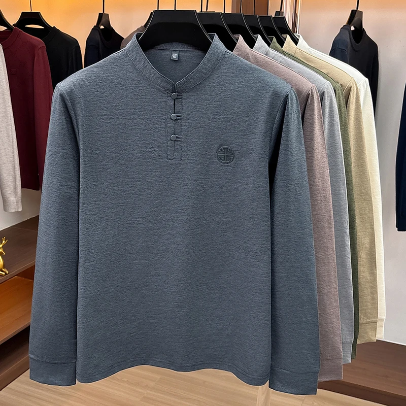 Herren-T-Shirt mit Mandarin-Kragen und langen Ärmeln, traditionelles Knopfdesign, Brustemblem, glatter, dehnbarer Stoff, modische Freizeit-Oberteile für Herren. – Detail 17