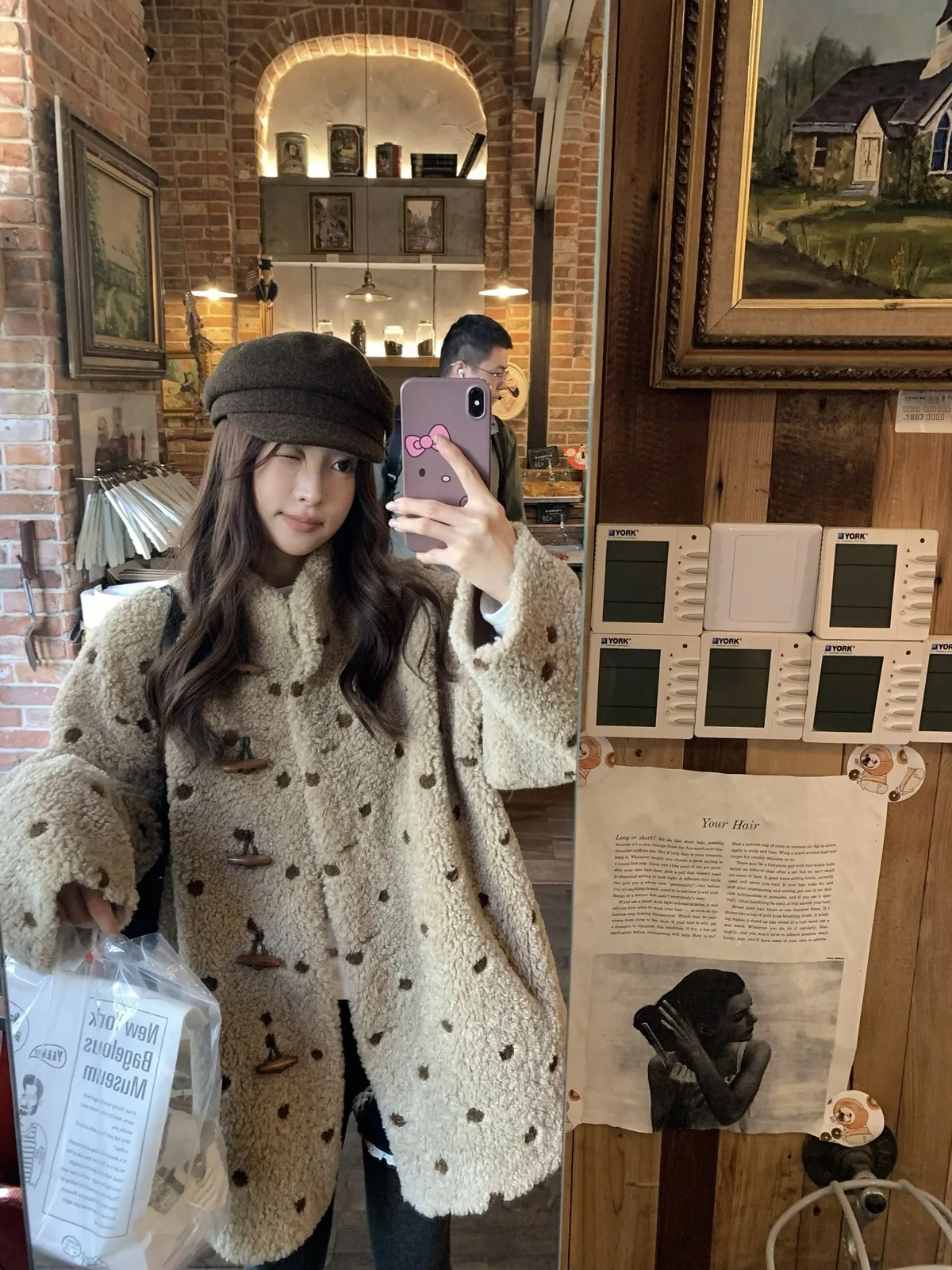 

Зимняя женская куртка-пуховик Heygirl Bla Guy Snow Top Foam с корейским точечным дизайном, из замши, с меховой подкладкой, короткая