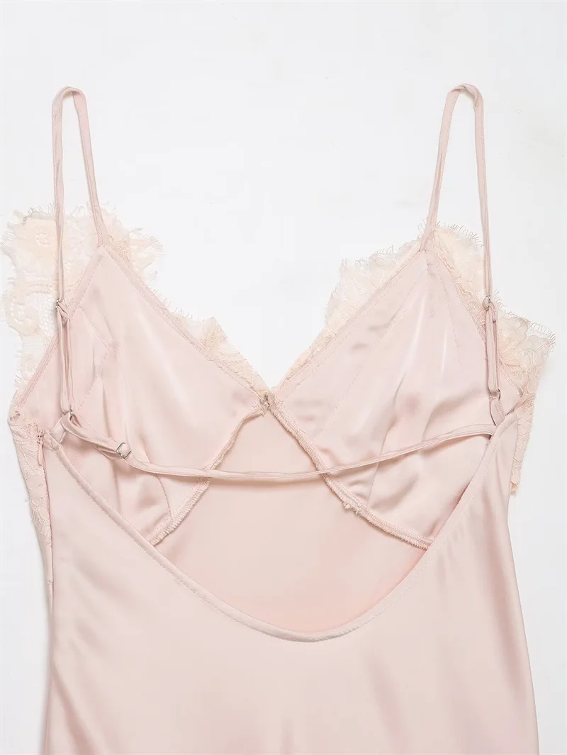 Abito da donna 2025 Inverno Nuovo stile Mini abito sottoveste in pizzo rosa simile al raso Alla moda e alla moda