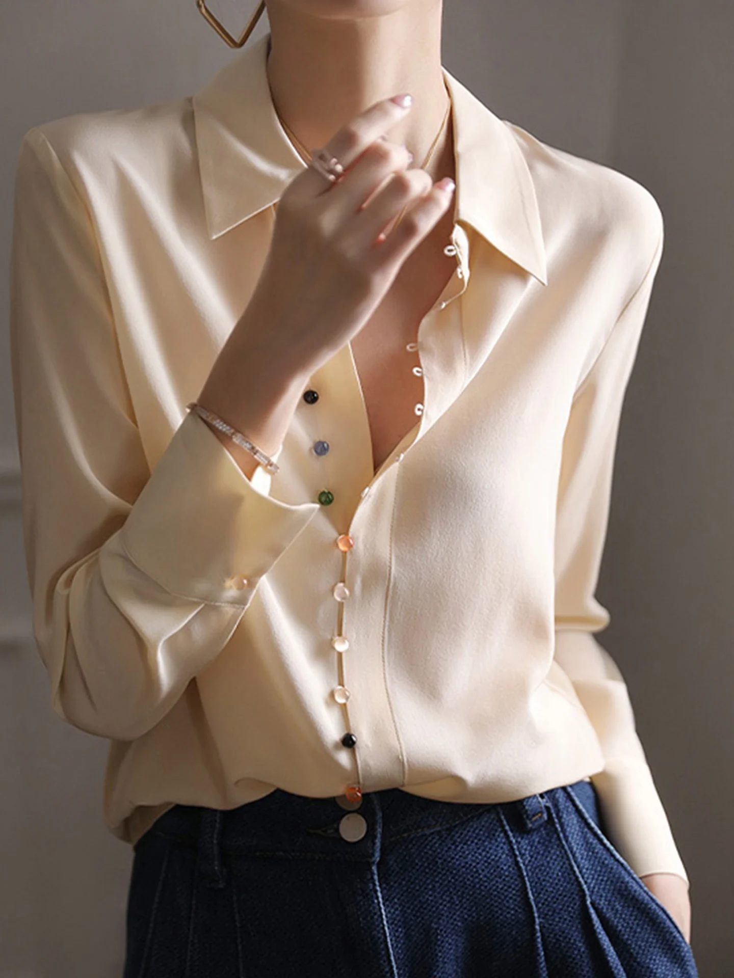 

Ele Korean Sle Ne irt Women's Faion oulder Line Straight Cut Long Sve Silk Top for Commute Summer 2025