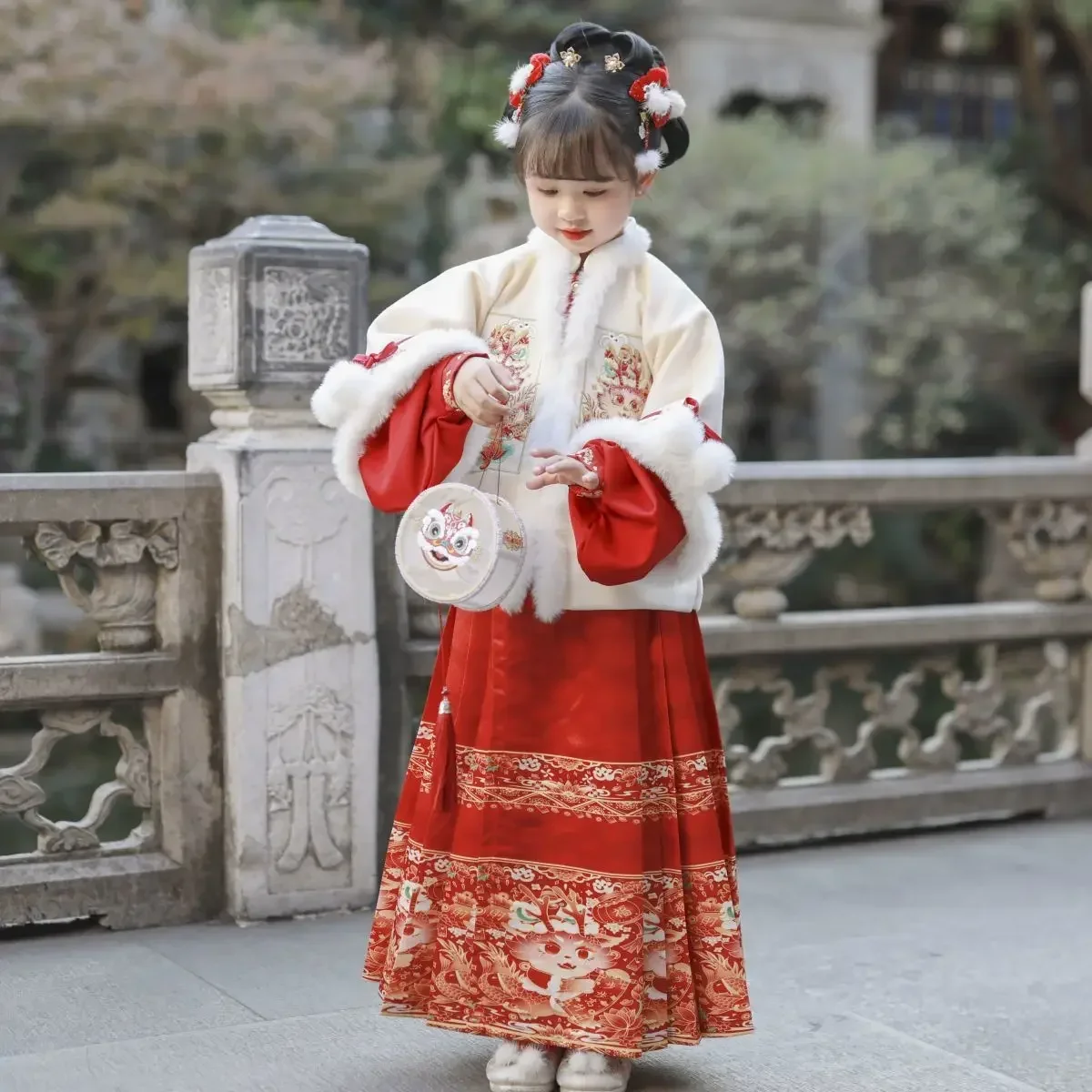 

Girls' Hanfu Children's New Year Clothing Winter 2024 New Year Thickened Girls' Clothing Red Chinese Style Horse Face Skirt