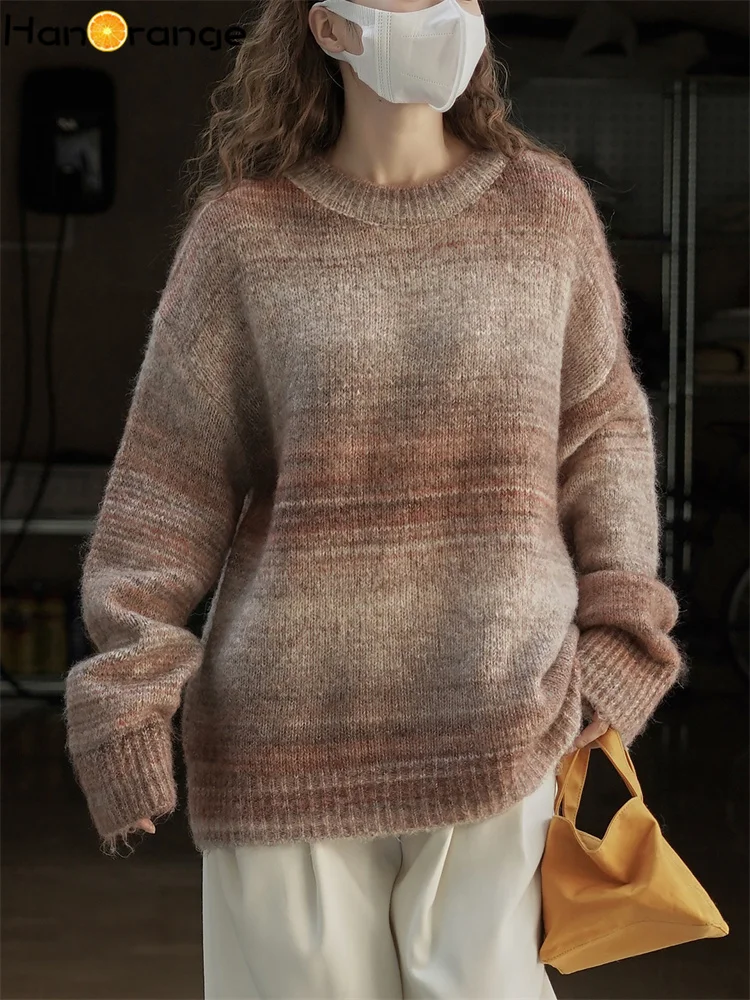 

HanOrange 2025 Winter Retro Gradient Contrasting Striped Wool Sweater Women O-neck Silhouette Loose Top Camel/Red