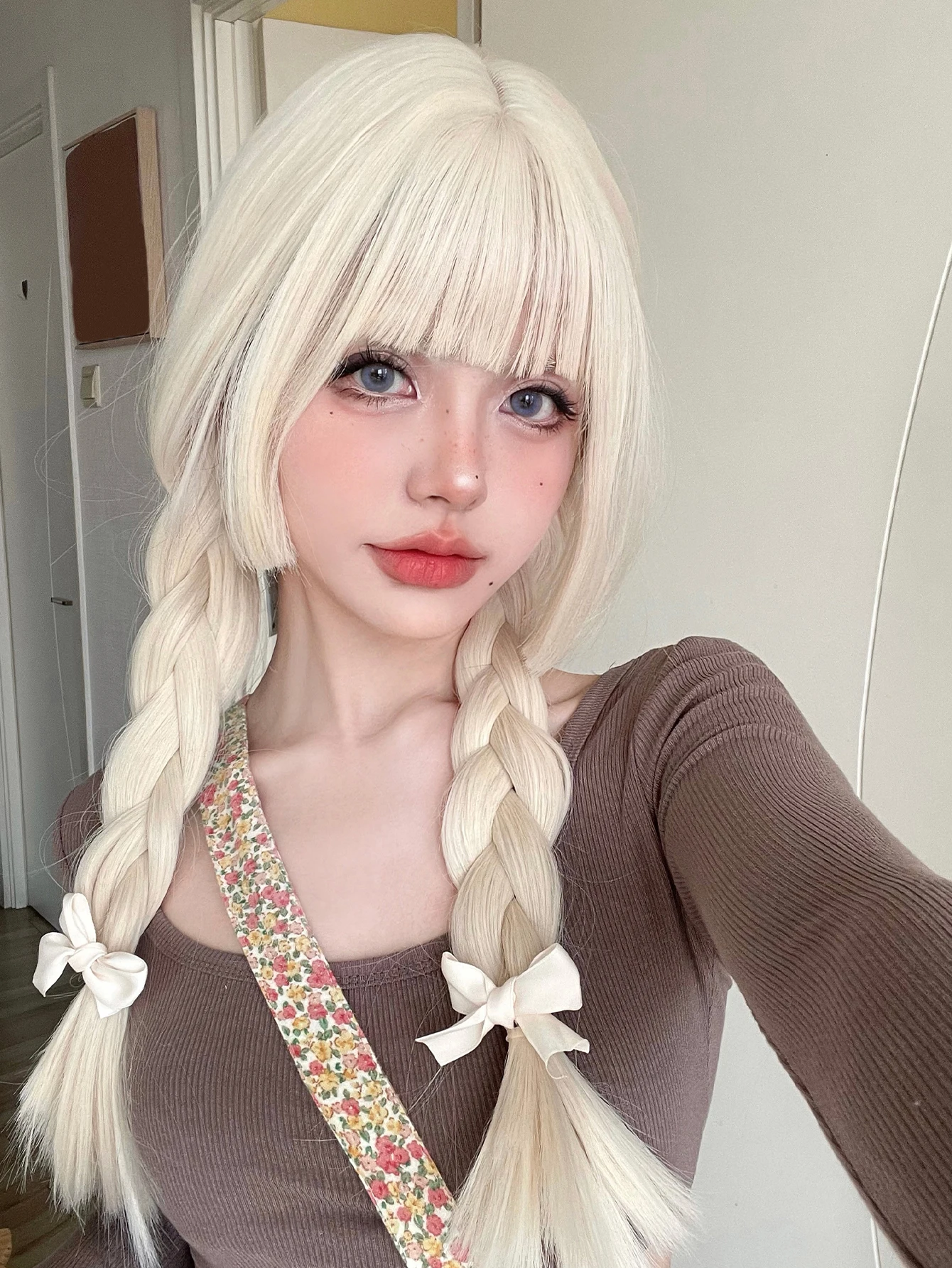 26Inch Blonde Platinum Golden Synthetic Wigs With Bang Long Natural Straight Hair Wig for Women Hime Cut Cosplay Heat Resistant