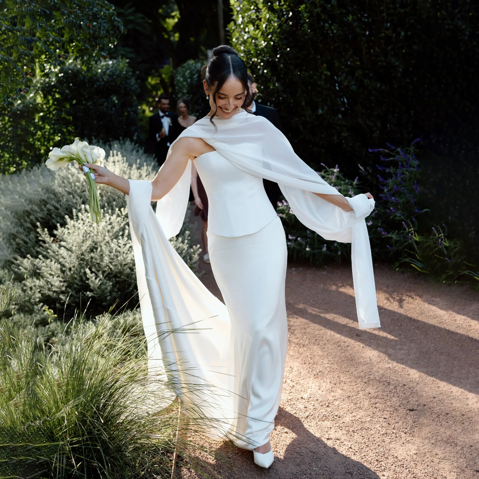 Ivory Satin Mermaid Wedding Dresses 2027 Strapless Elegant Bride Gowns With Scarf Vestidos De Noiva Sweep Train Customized