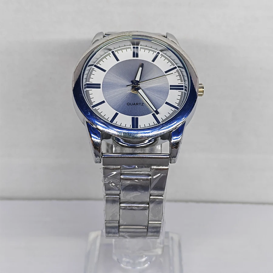 ساعة كوارتز رجالية عادية من الفولاذ المقاوم للصدأ ساعة يد رجال الأعمال خفيفة فاخرة بمقياس روما ساعة قابلة للطي