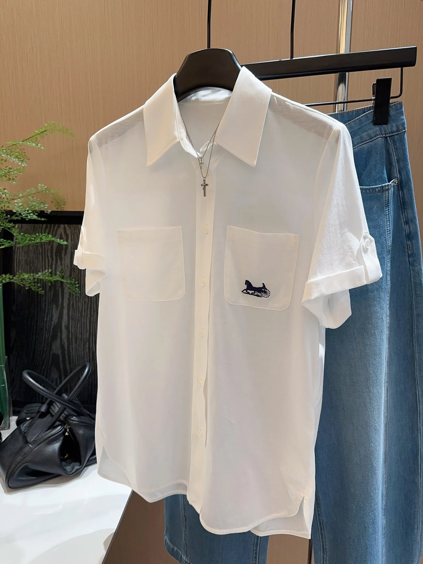 

Elegant White Short Sleeve Embroidered Shirt for Women Fashionable Age-Defying Cotton Blend Casual Button-Up Top
