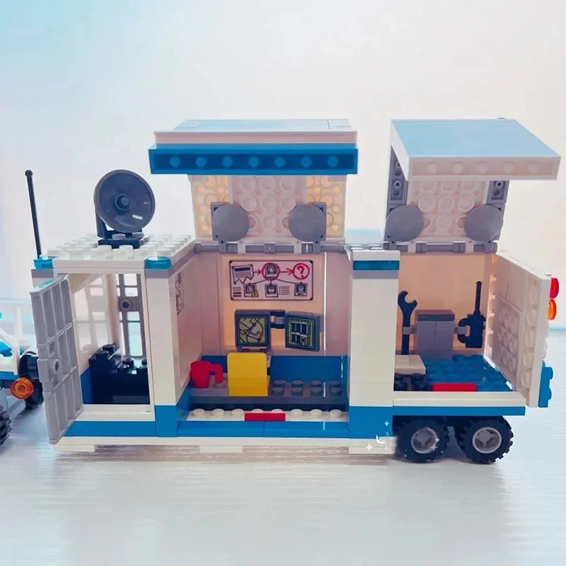 2025年 443ピース 互換ブロックセット シリーズ 組み立てブロック モバイルコマンドセンター パトカー 子供向けギフト MOC組み立て玩具