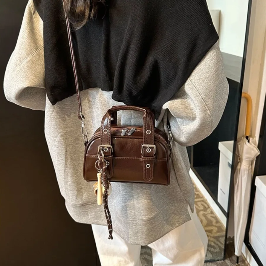 

Осенняя ручная маленькая квадратная сумка через плечо, универсальная простая текстурная сумка-подушка для поездок на работу, повседневные сумки через плечо для поездок на работу