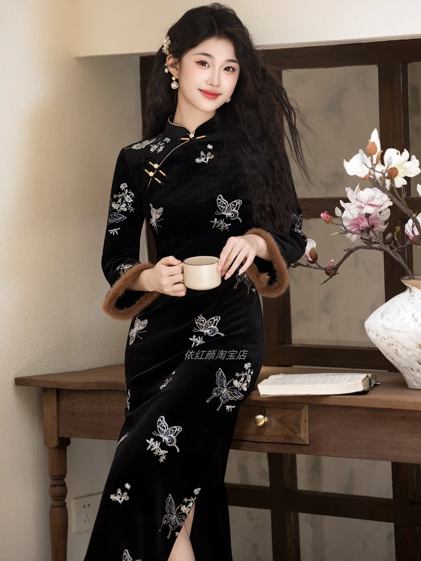 

Обновленное китайское бархатное платье-ципао с вышивкой, длинным рукавом, теплым флисом, дышащее, новинка зимы