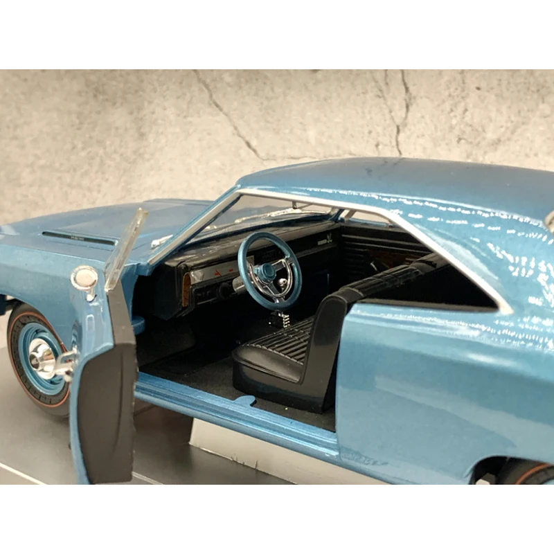 ERTL Diecast 1:18 Scale 1968 Plymouth Road Runner Alloy Car Model Finished Simulation Collection Decoration Gift Static Display view 5