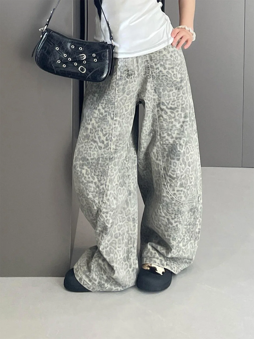 

Summer 2026 Women's Loose Fit Straight Leg Denim Jeans Leopard Print Vintage Washed Wide Leg Casual High Waist Pocket Detail