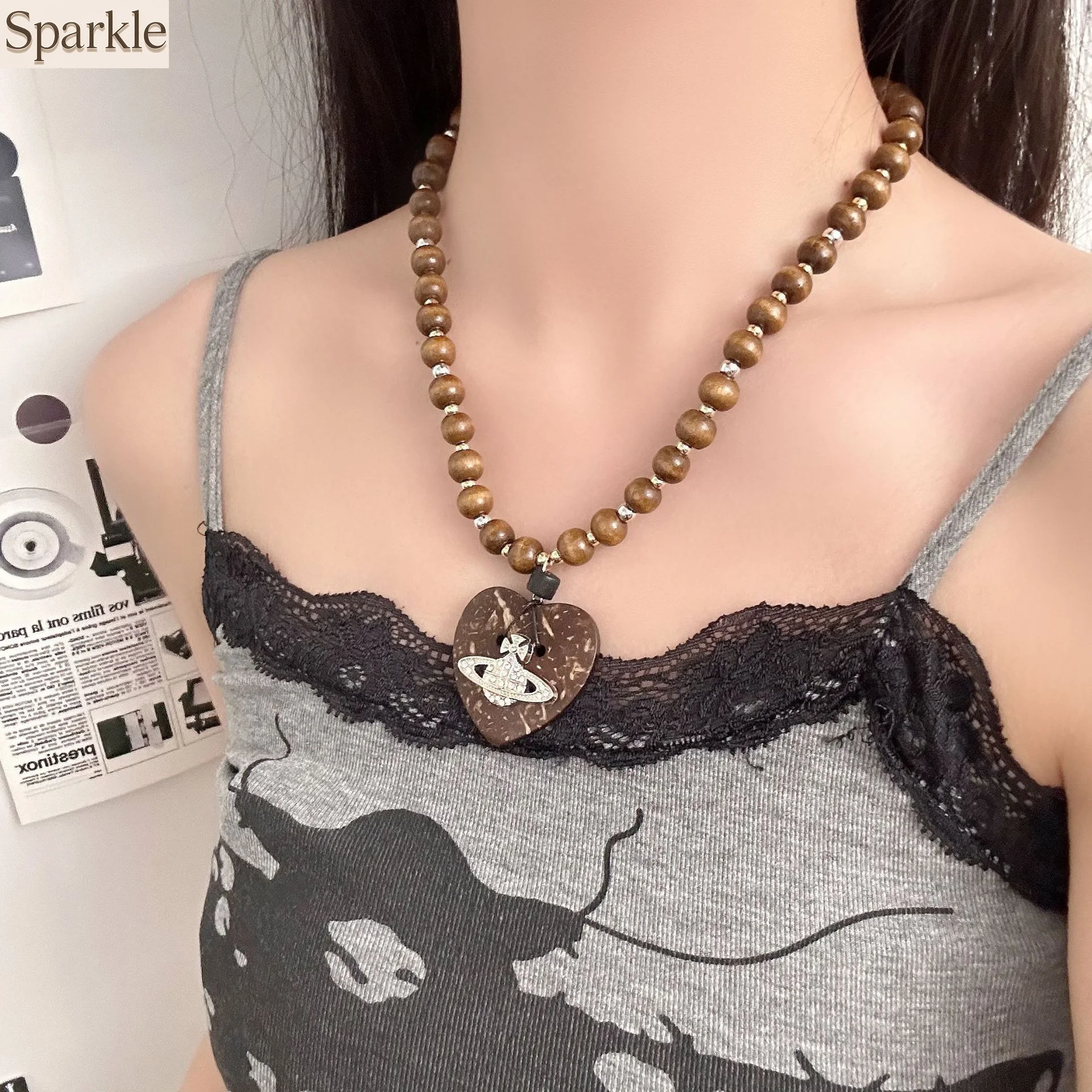 

Y2K Vintage Ethnic Wooden Bead Pendant Necklace Heart Saturn Pendant Hot Girl Retro Bohemian Statement Fashion Neck Jewelry