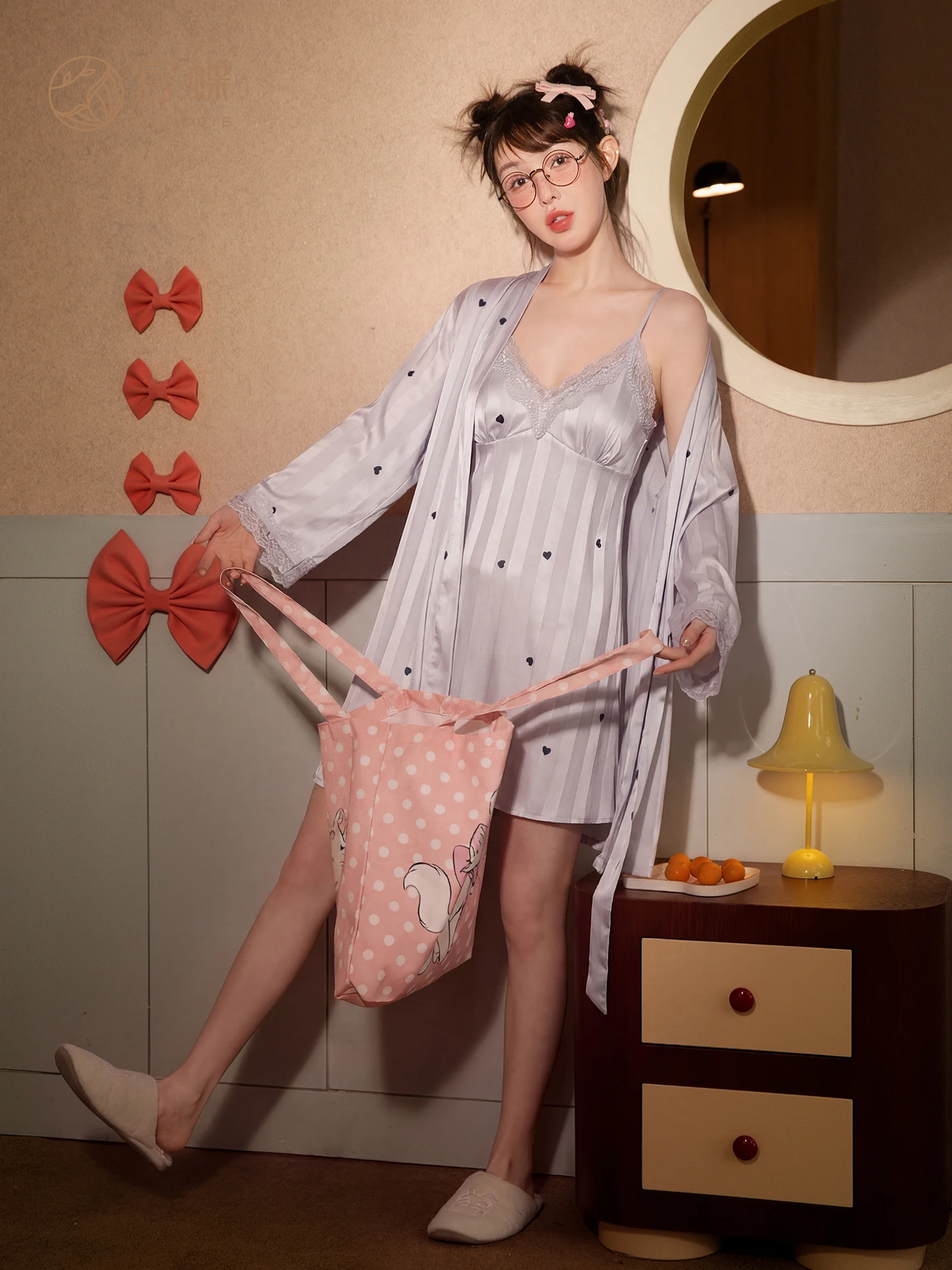 chemise-de-nuit-legere-et-douce-en-soie-glacee-pour-femme-ensemble-de-vetements-d'interieur-a-manches-longues-avec-dentelle-et-coussinet-de-poitrine-style-luxueux-imprime