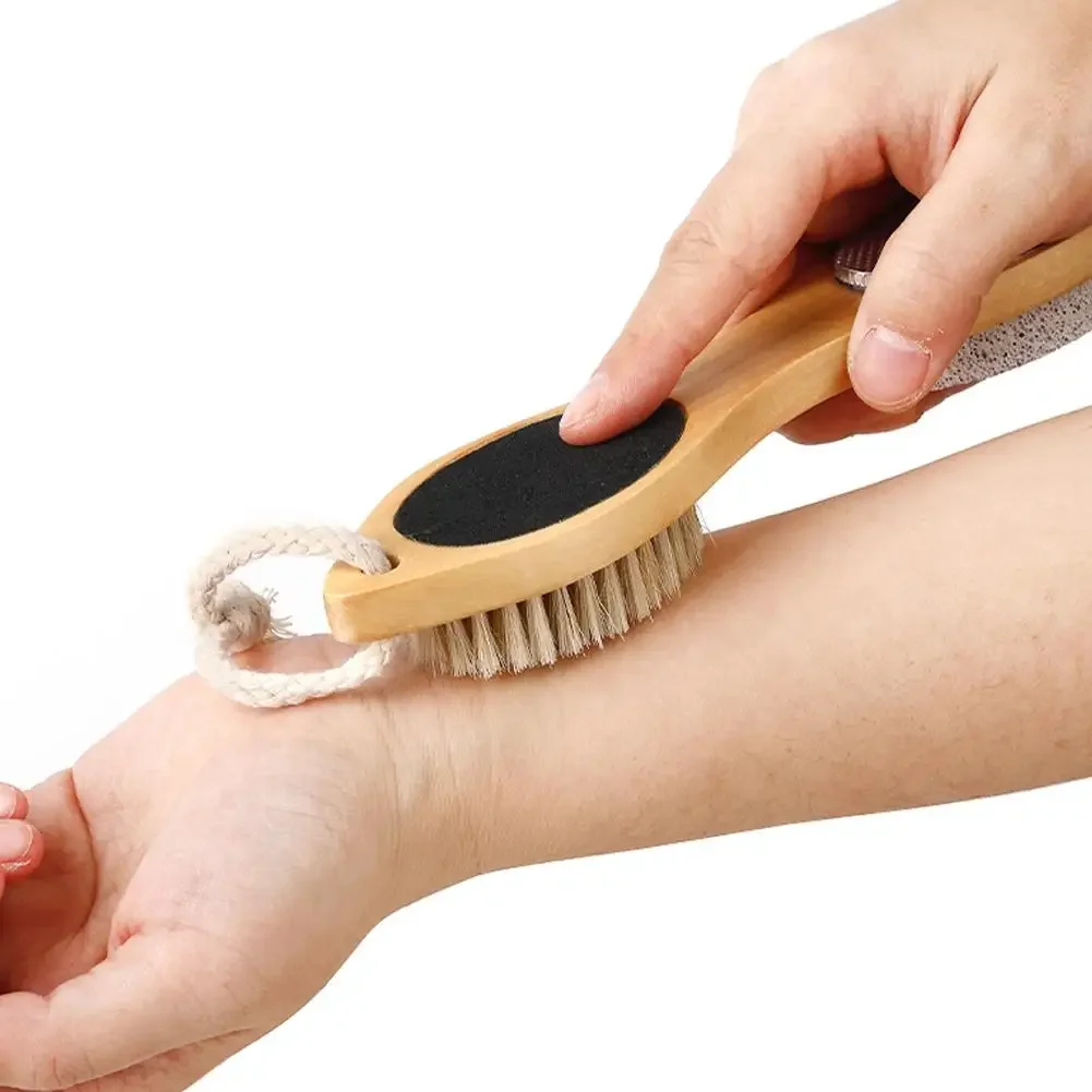 فرشاة ملف القدم متعددة الاستخدام 4 في 1 مع مقبض خشبي ومزيل مسامير القدم مزدوج الجوانب ومقشر تكسير الجلد الميت ومغسيل عرموش الخفاف