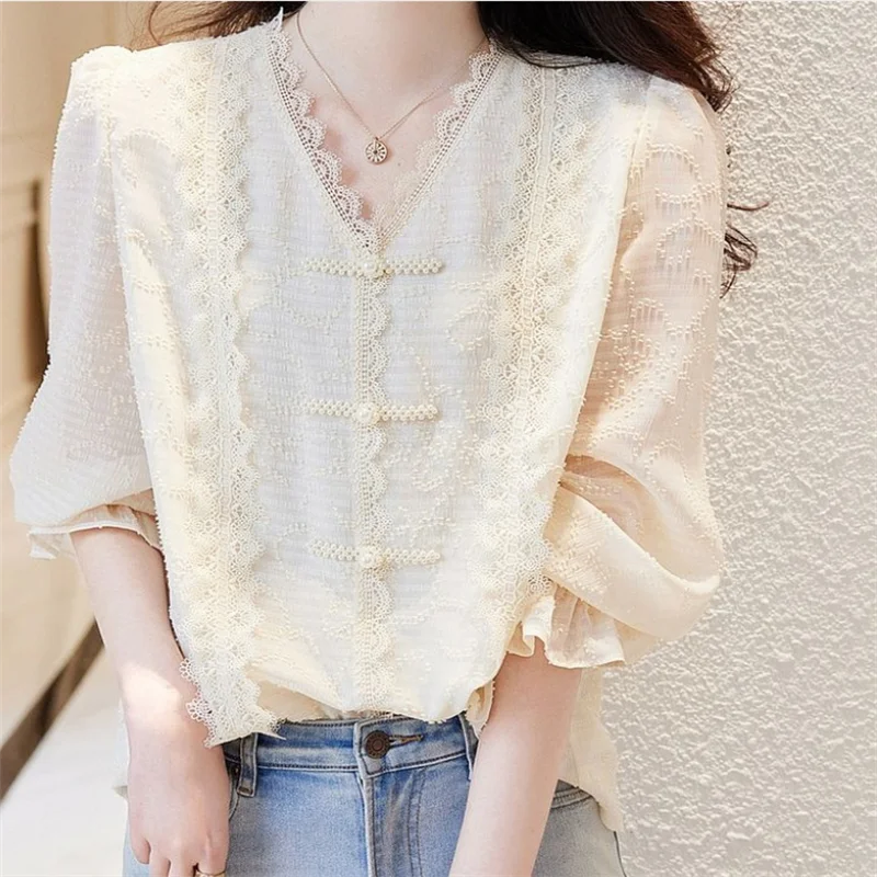 Vintage Blouses Women Loose Shirts Casual Blouse Spring Summer Chinese Style Shirt Elegantt Vneck Top Retro Lace Female Shirt