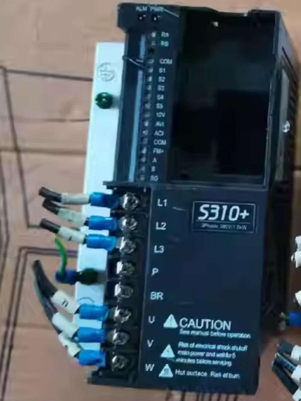 

S310+-402-H3BCDC(1.5KW）frequency converter