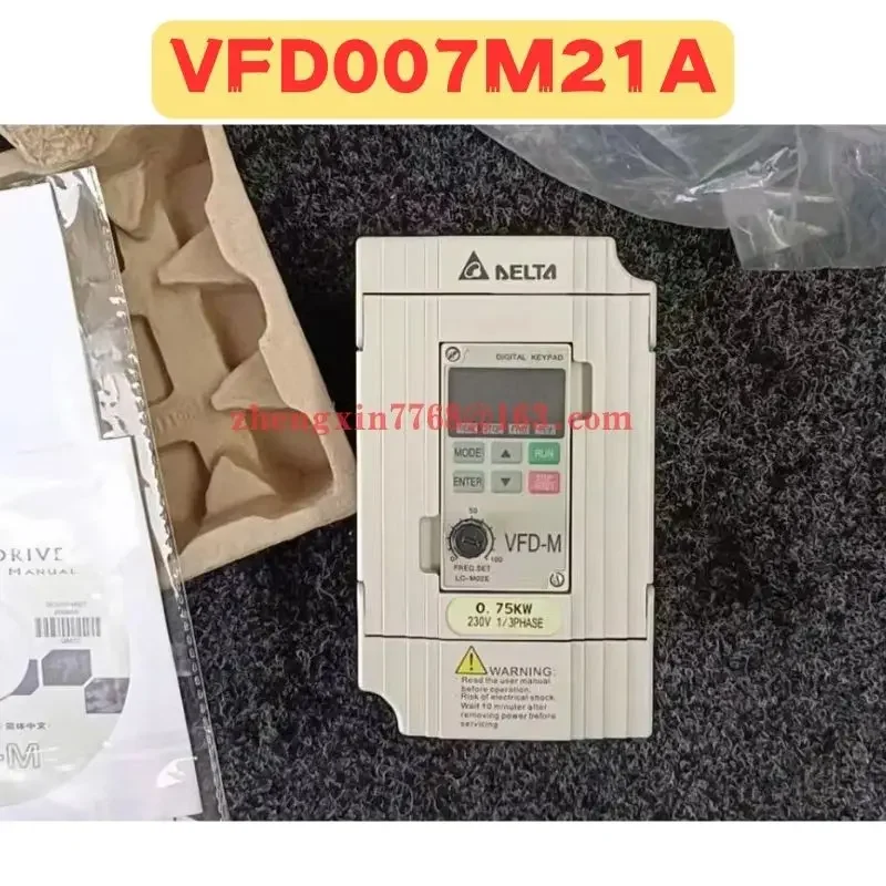 새로운 VFD007M21A 주파수 변환기