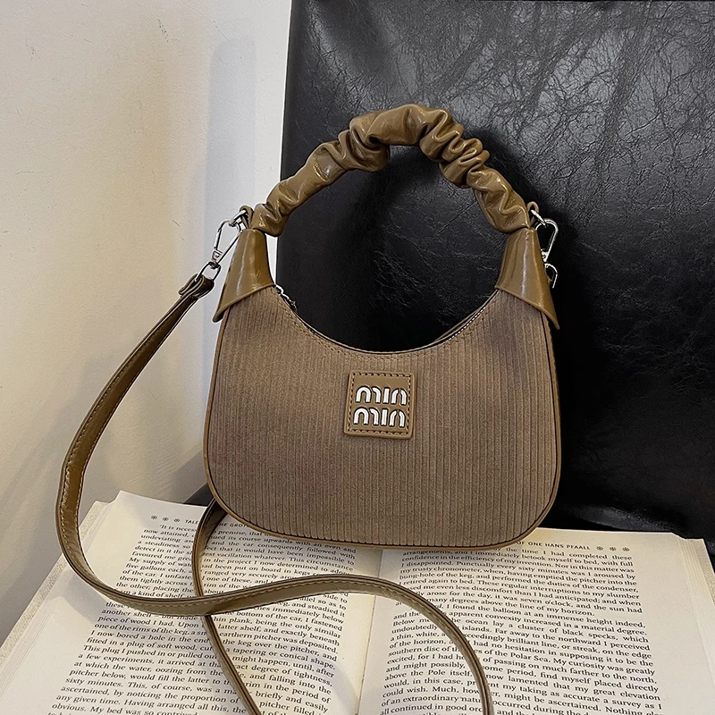 

Fashionable Clutch Mini Bag With Letter Logo Stylish Trendy Design For Women Solid Color