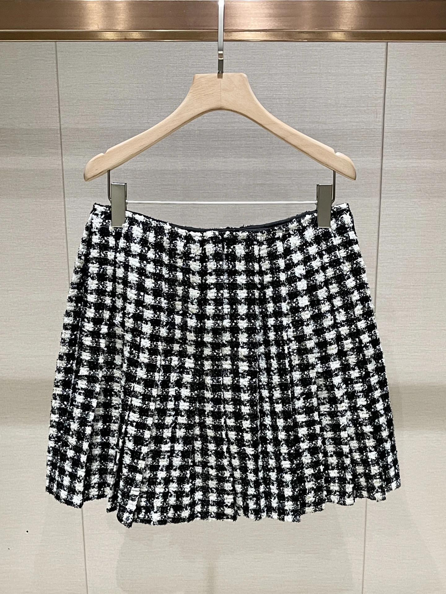   Spódnica w kratę z wysokim stanem, damska moda zima 2025, spódnica w kształcie litery A, efekt wyszczuplający, materiał tweed, odzież codzienna.