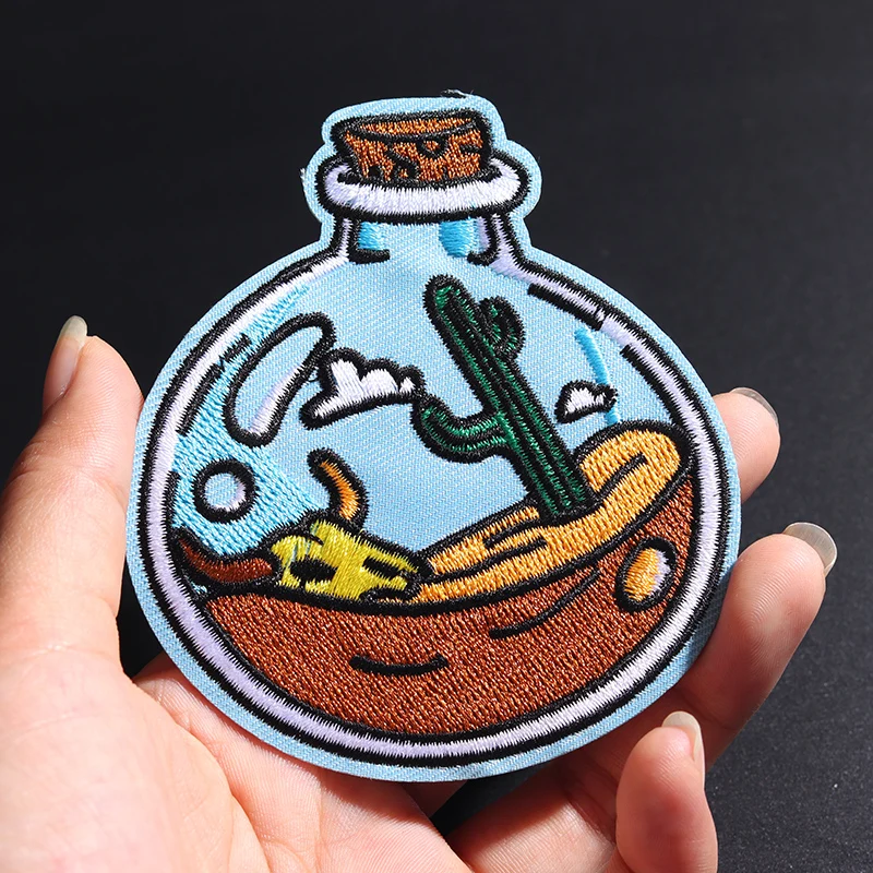

Drifting Bottle Desert Size: 9.1x8.1cm Cloth Patches Embroidered Applique Sewing Clothes Apparel Accessories Badges blue