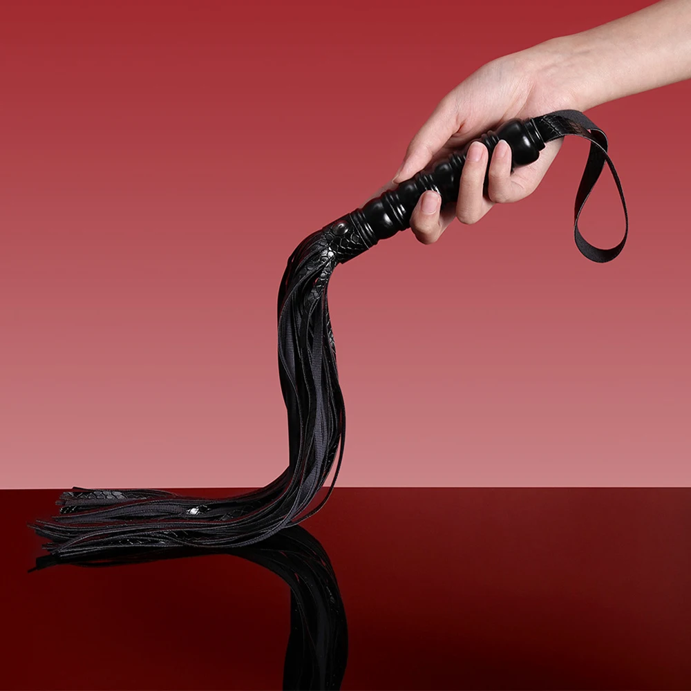 

38CM Genuine Leather Horse Whip,Wood Handle Spanking Flogger Riding Whip Horse Training Crop with Wrist Strap For Horses