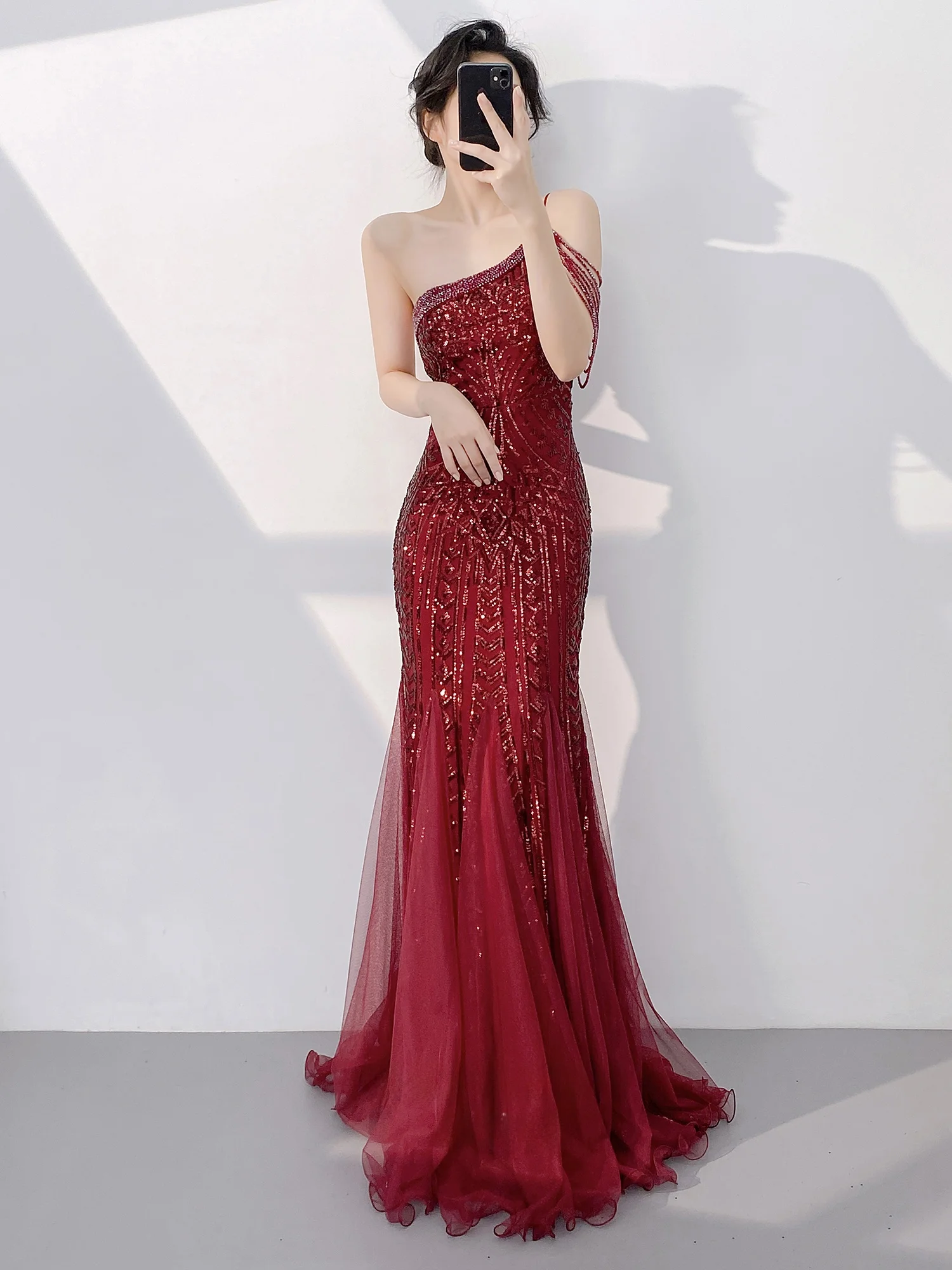 

Ele Red One-oulder Evening Gown Women's High-End Sensation Ball Beautiful Host Annual Meeting Bride Toasting Dr Enga...