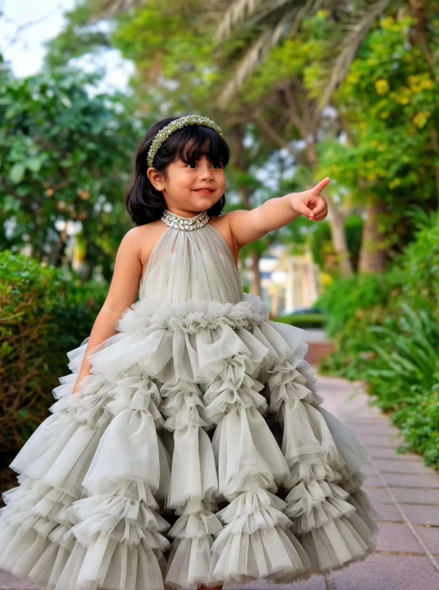 Maxi Tiered Frill Tulle Flower Girl Dress Sparkly Halter Neck Multi‑Layer Ruffled Kids Gown for Holiday Gathering Arabian Party