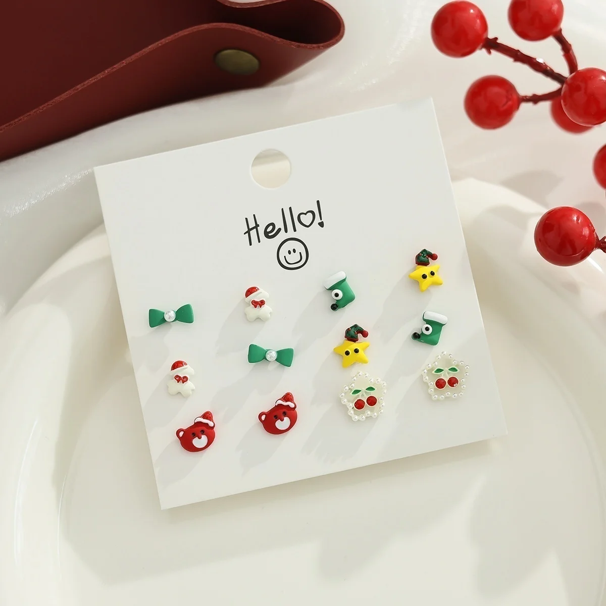 6/8 Paar kleine Ohrstecker mit Weihnachtsbaum-, Weihnachtsmann-, Hirsch-, Zuckerstangen- und Herz-Motiven für Damen, schöne Stern-, Schleifen- und Glocken-Ohrringe, Partyschmuck – Detail 21