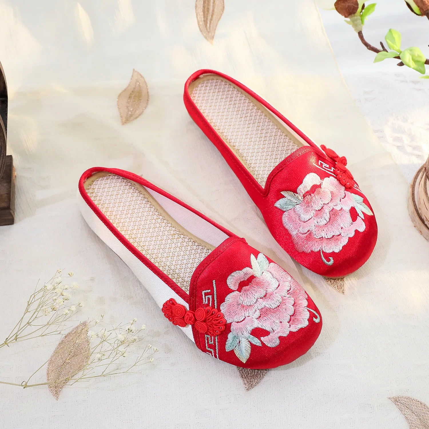 Pantoufles brodées maison plat Style National chaussures en tissu pantoufles en coton chaussures en tissu Hanfu chaussures brodées Flattie