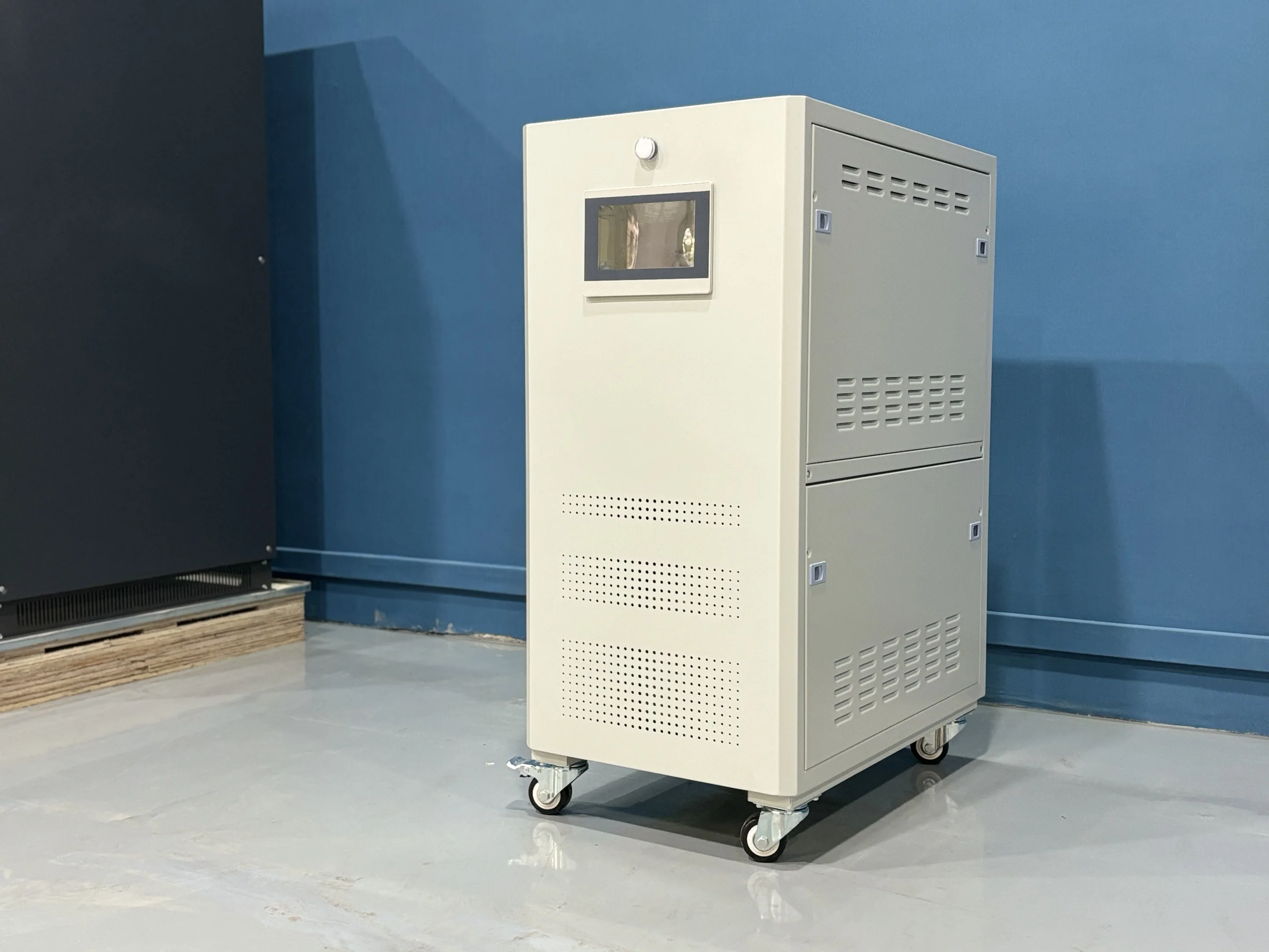 High Power Outdoor 380V Highway Dedicated Three-phase Intelligent Contactless Voltage Stabilizer 100KVA