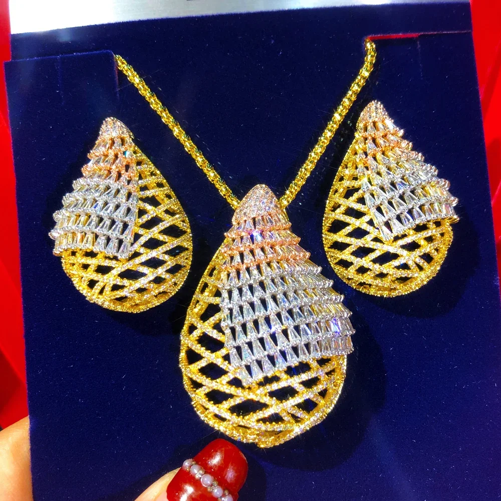 

Soramoore Noble Big Drop Pendant Earrings Necklace Jewelry Set Dubai Women Wedding Fine Super CZ New Design Fashion Accessories