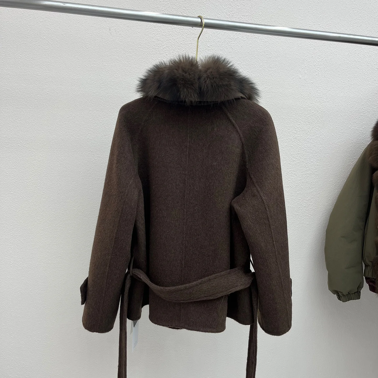 2026 Winter New Style Fox Fur Collar Short Wool Coat for Women - Fashionable Tight-Sleeved Versatile Coat
