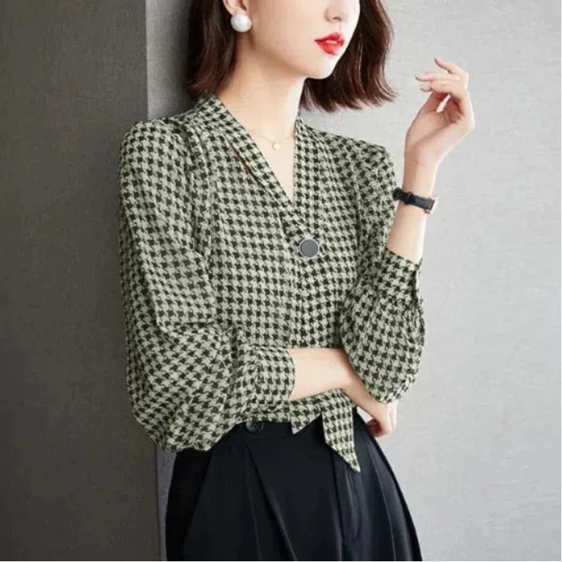 Thousand Bird Grid Women\'s 2024 Spring and Autumn New Splicing Button Design Sense V-neck Grid Pattern Fashion Long Sleeve Top