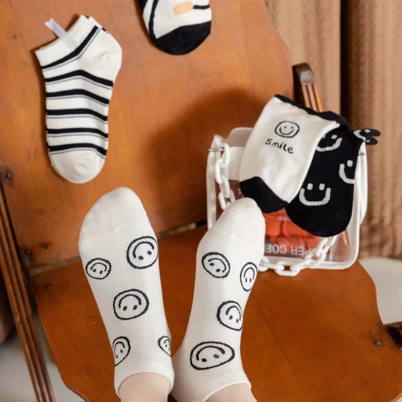 200/100/50/20/10/5 cartoon smiley short socks female spring and summer thin socks female students cotton socks