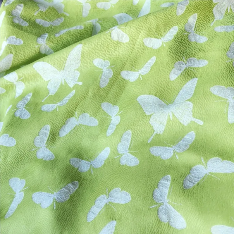 A and delicate Chinese-style jacquard fabric pattern ethnic dress cheongsam