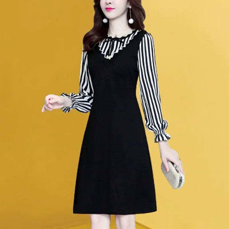 تنورة نسائية جديدة مرقعة بأكمام طويلة متوسطة الطول تغطي البطن على شكل حرف A