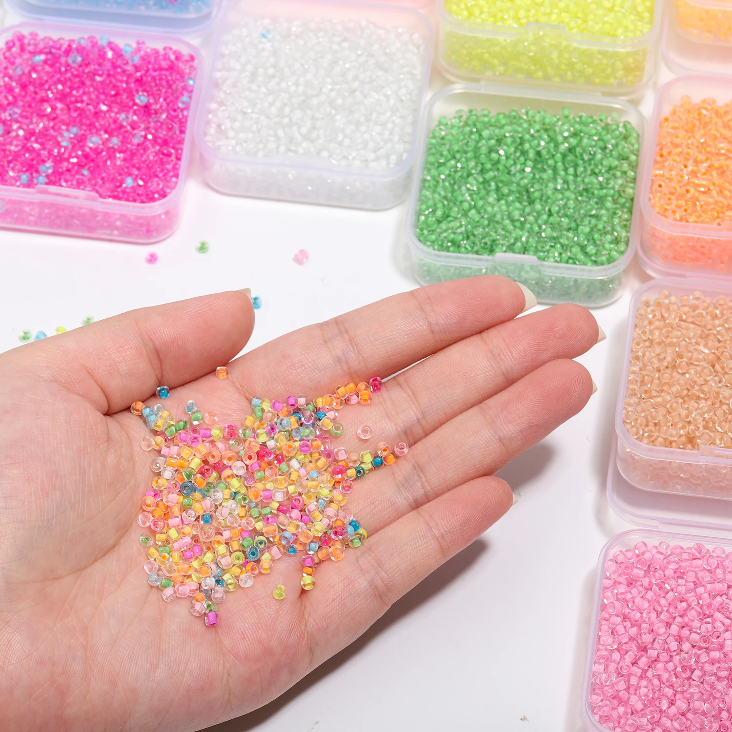 Około 1200 sztuk szklanych koralików świecących 3mm świecących w ciemności 1mm otwór do tworzenia biżuterii DIY bransoletka naszyjnik koraliki