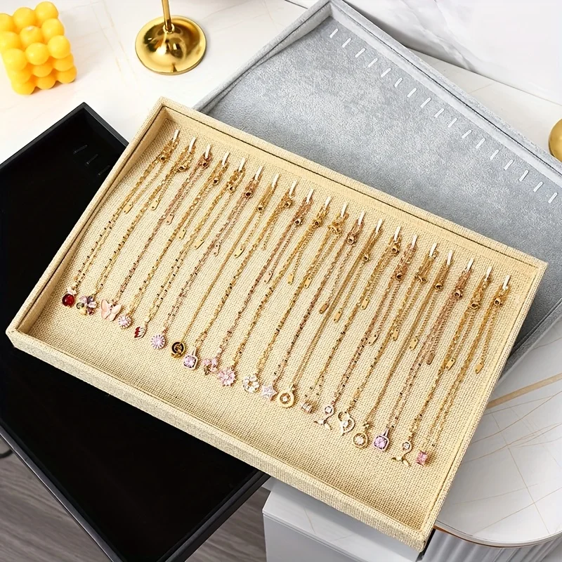 

Простой стильный лоток для хранения ожерелья. Кожа и фланель. Идеально подходит для организации ювелирных изделий, отлично подходит для витрины