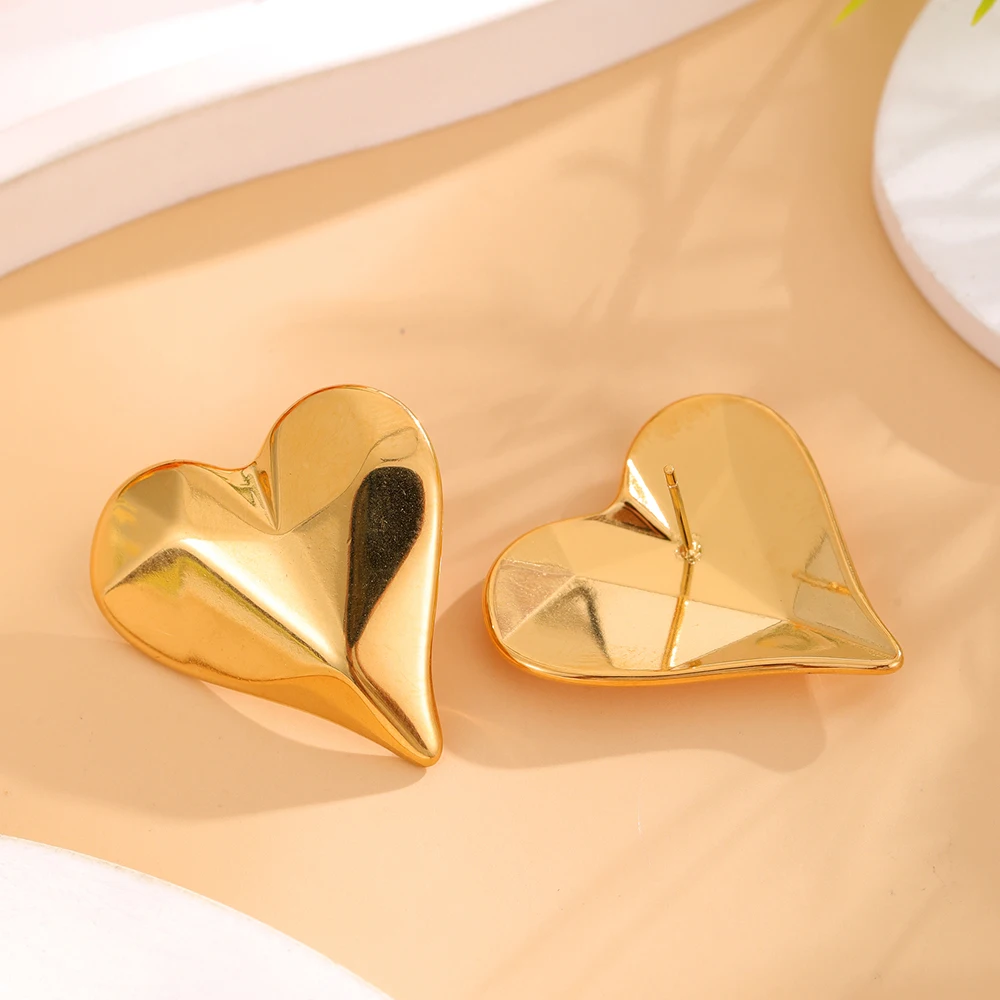 Orecchini a bottone con cuore scintillante in acciaio inossidabile dorato di vendita caldo Orecchini di gioielli di lusso per compleanno di Natale da donna all'ingrosso