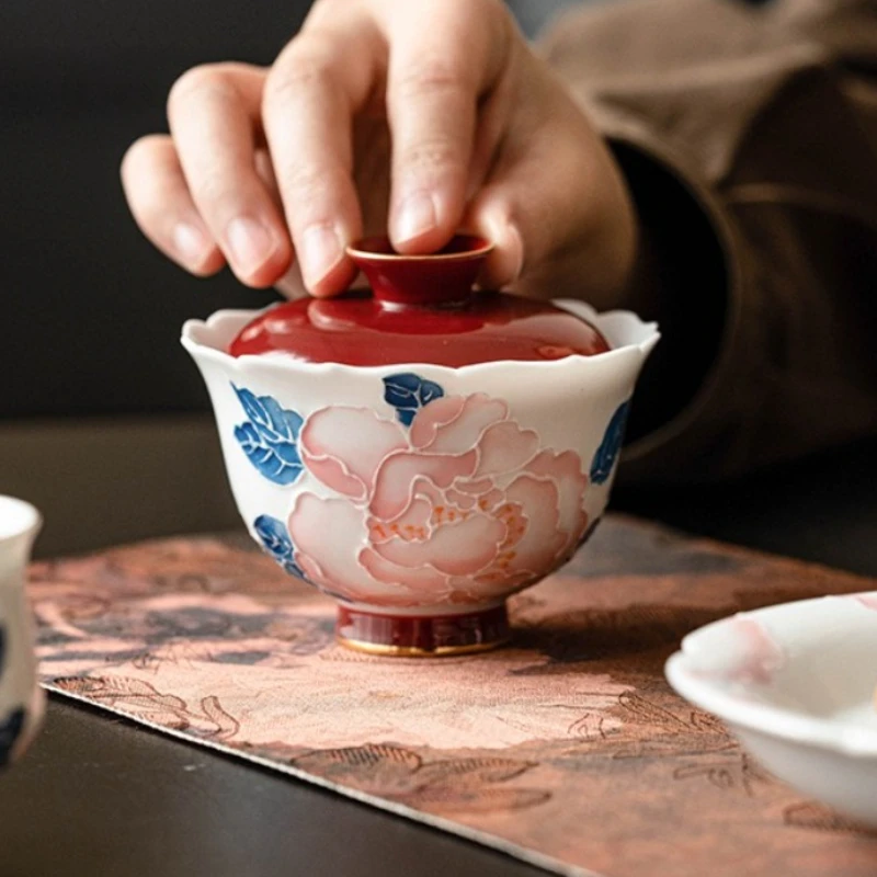 

Ручная роспись рельефная золотая чаша с цветком пиона, чаша для чая, одинарный высококачественный чайный сервиз кунг-фу, керамическая чаша для чая с крышкой