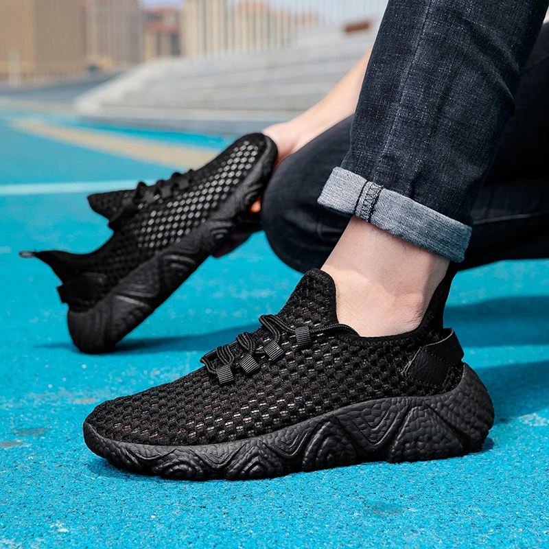 Men Lightweight Commuter Flat Shoes Solid Color Cushion Insole Simple Breathable Outdoor Versatile Sneakers