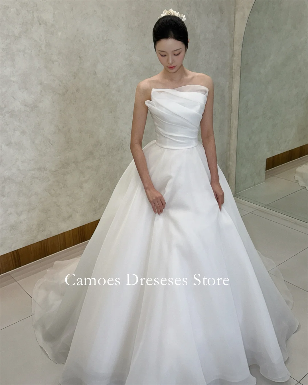 Strapless Organza A-Line Wedding Dress Sleeveless Photoshoot Bridal Gown Floor Length Corset Formal Wedding Dress For Women