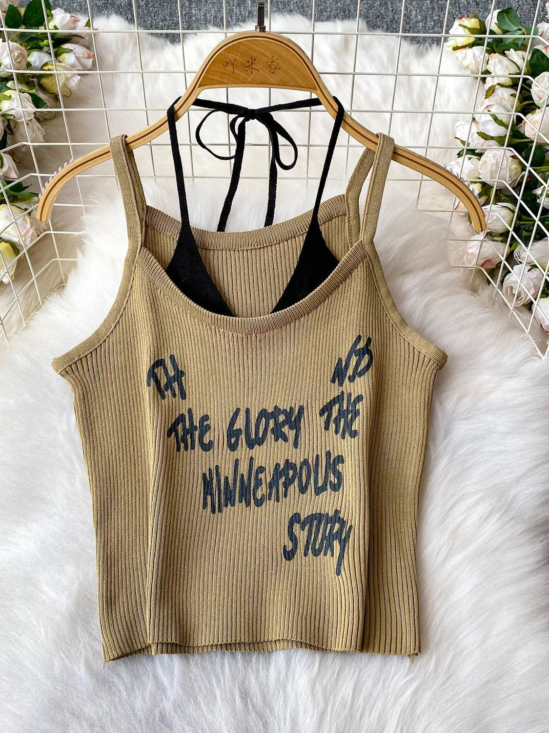 퓨어 디자이어 섹시 니트 스트랩 베스트 여성 여름 레터 프린트 슬림핏 숏탑 스플라이스 디자인 출퇴근 스타일 레귤러 두께